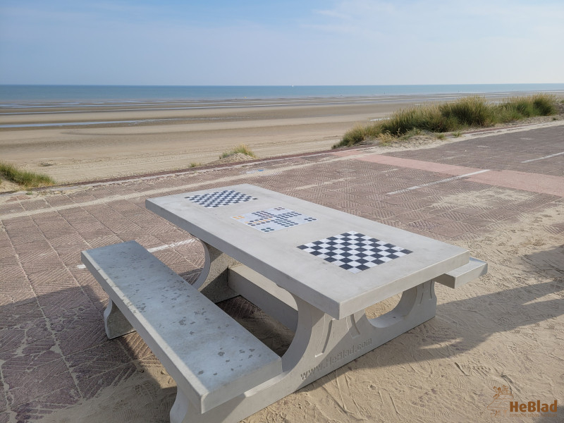 Place de la gare de Leffrinckoucke