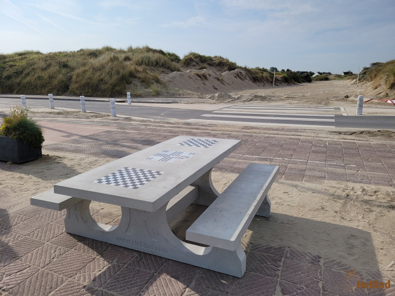 Place de la gare de Leffrinckoucke