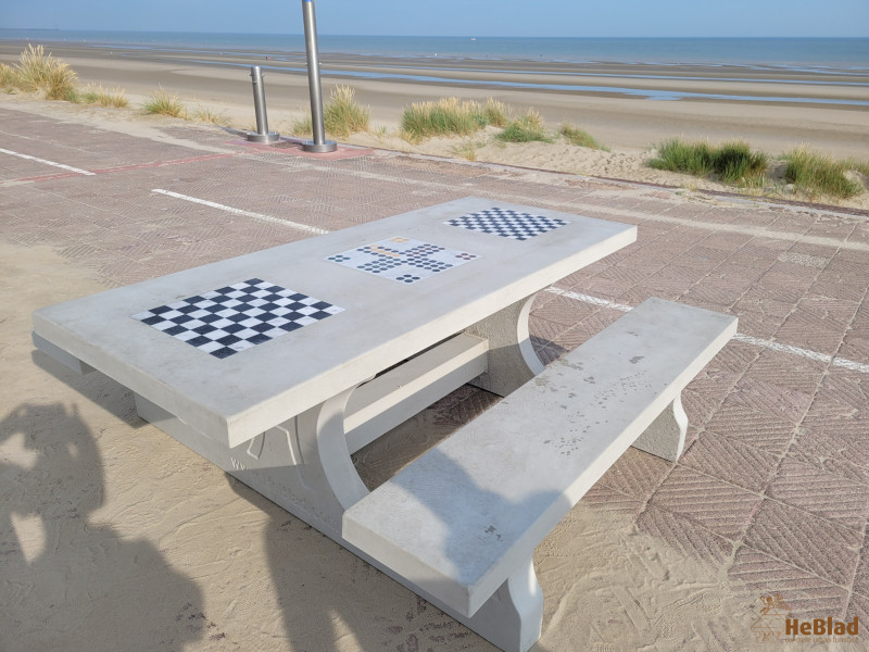 Place de la gare de Leffrinckoucke