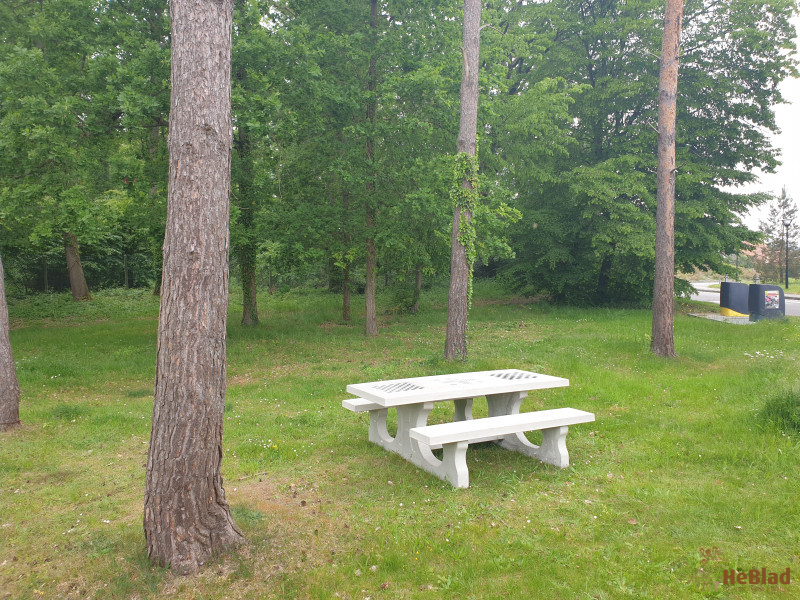 Parking de Salle de fêtes de la commune de Saint-Sébastien-De-Morsent