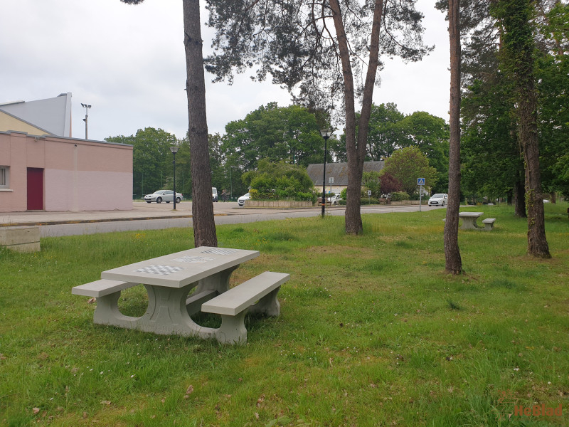 Parking de Salle de fêtes de la commune de Saint-Sébastien-De-Morsent