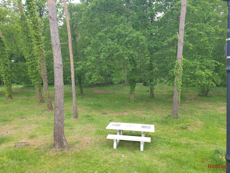 Parking de Salle de fêtes de la commune de Saint-Sébastien-De-Morsent