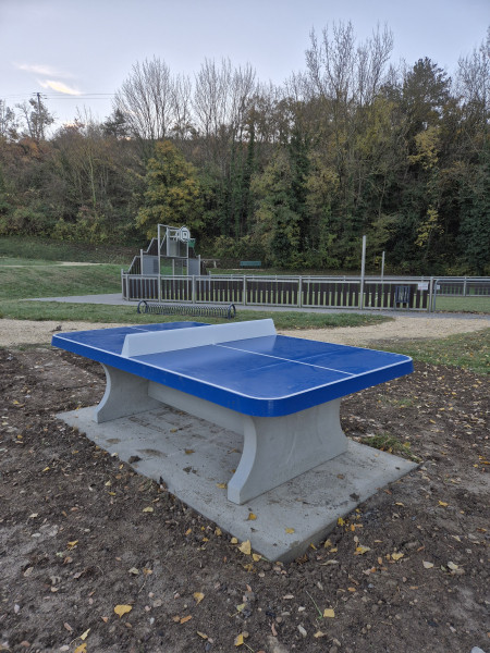 City stade/ aire de jeu de Aouste-sur-Sye