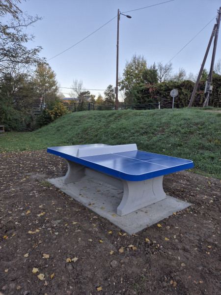 City stade/ aire de jeu de Aouste-sur-Sye