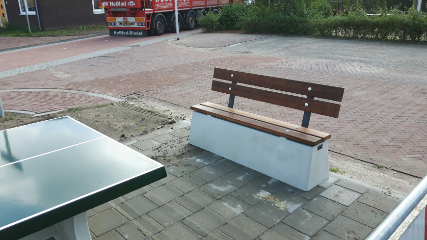 Banc DeLuxe en béton, avec dossier