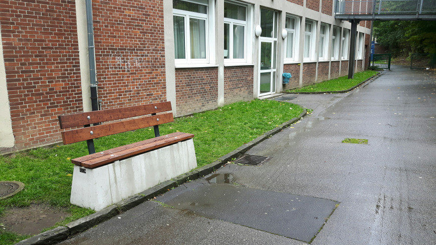 Banc DeLuxe en béton, avec dossier
