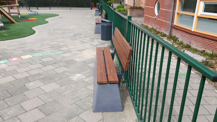 Banc DeLuxe en béton anthracite avec dossier