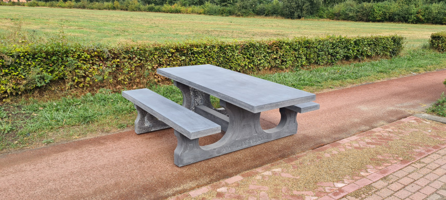 Ensemble pique-nique Standard béton anthracite, accessible aux fauteuils roulants