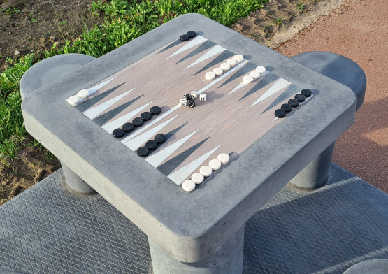 Table backgammon en béton anthracite 4 personnes