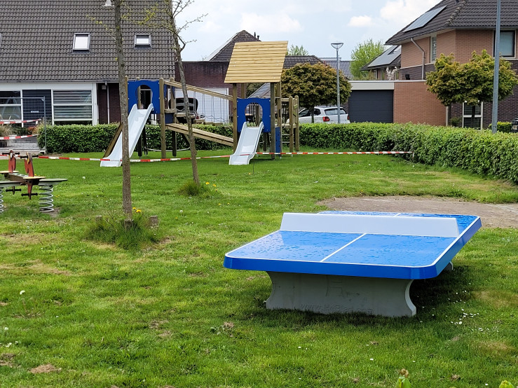 Table de ping pong basse bleu, angles arrondis