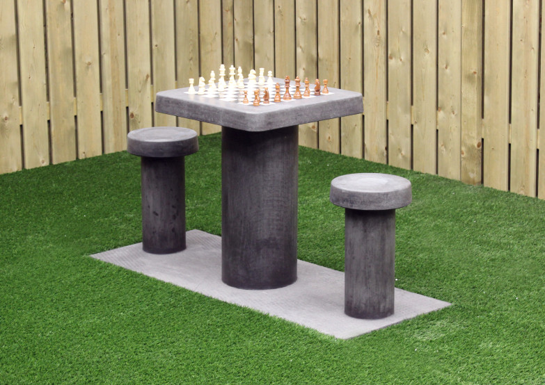 Une table d’échecs qui est fabriquée en béton ? Table-dechecs-en-beton-anthracite-2-personnes