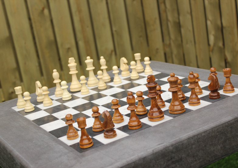 Table d’échecs en béton anthracite, 4 personnes